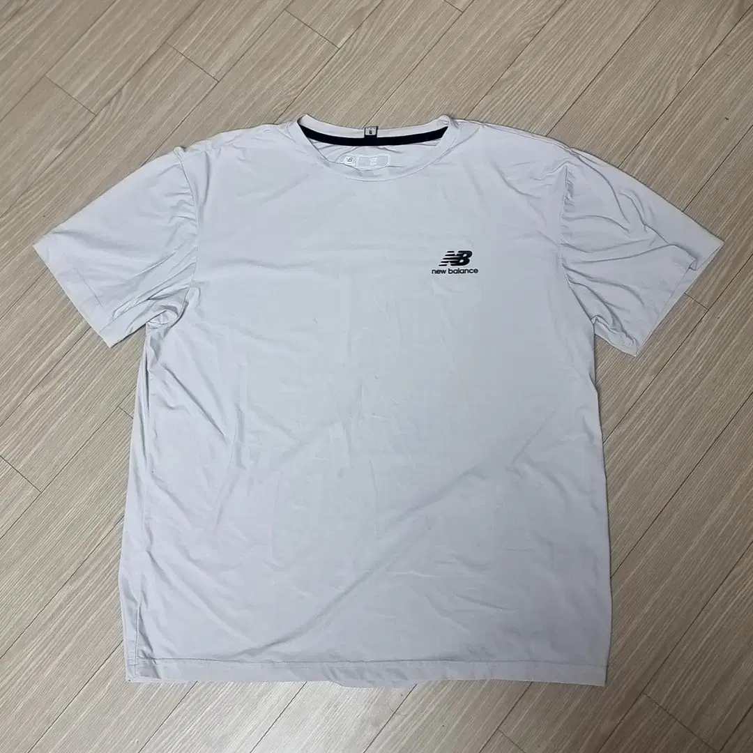 New Balance LOVE WINS ALL Tシャツ New Balance x IU Love Wins All T